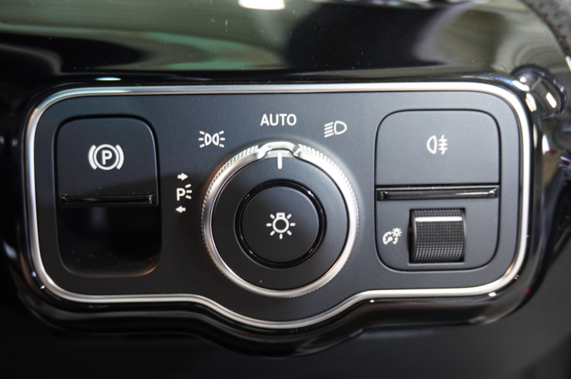 メルセデスベンツ Aクラス A200d AMGﾗｲﾝ AMGﾚｻﾞｰｴｸｽｸﾙｰｼﾌﾞ&ｱﾄﾞﾊﾞﾝｽﾄﾞ&ﾚｰﾀﾞｰｾｰﾌﾃｨPKG　MEｺﾈ 黒灰革 ﾊﾟﾉﾗﾏSR MBUXﾅﾋﾞTV 360ｶﾒﾗ ﾍｯﾄﾞｱｯﾌﾟD ADVｽﾋﾟｰｶｰ ﾊﾝｽﾞﾌﾘｰ ﾏﾙﾁﾋﾞｰﾑLEDﾗｲﾄ AMG18AW　2年保証