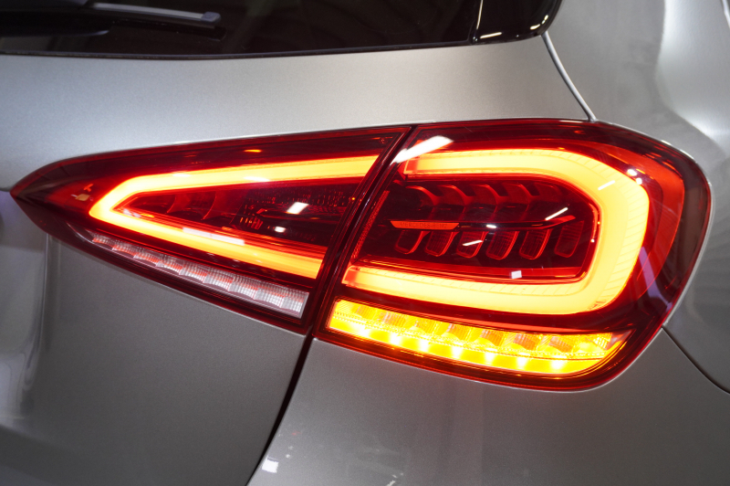 メルセデスベンツ Aクラス A200d AMGﾗｲﾝ AMGﾚｻﾞｰｴｸｽｸﾙｰｼﾌﾞ&ｱﾄﾞﾊﾞﾝｽﾄﾞ&ﾚｰﾀﾞｰｾｰﾌﾃｨPKG　MEｺﾈ 黒灰革 ﾊﾟﾉﾗﾏSR MBUXﾅﾋﾞTV 360ｶﾒﾗ ﾍｯﾄﾞｱｯﾌﾟD ADVｽﾋﾟｰｶｰ ﾊﾝｽﾞﾌﾘｰ ﾏﾙﾁﾋﾞｰﾑLEDﾗｲﾄ AMG18AW　2年保証