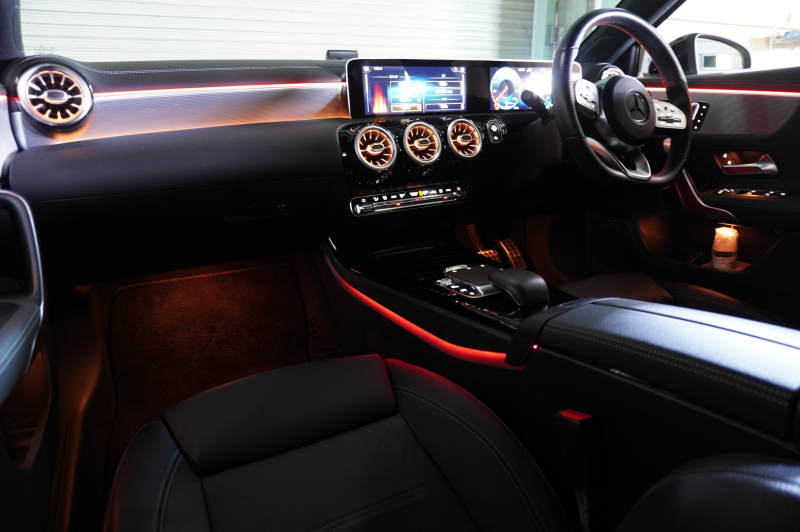 メルセデスベンツ Aクラス A200d AMGﾗｲﾝ AMGﾚｻﾞｰｴｸｽｸﾙｰｼﾌﾞ&ｱﾄﾞﾊﾞﾝｽﾄﾞ&ﾚｰﾀﾞｰｾｰﾌﾃｨPKG　MEｺﾈ 黒灰革 ﾊﾟﾉﾗﾏSR MBUXﾅﾋﾞTV 360ｶﾒﾗ ﾍｯﾄﾞｱｯﾌﾟD ADVｽﾋﾟｰｶｰ ﾊﾝｽﾞﾌﾘｰ ﾏﾙﾁﾋﾞｰﾑLEDﾗｲﾄ AMG18AW　2年保証