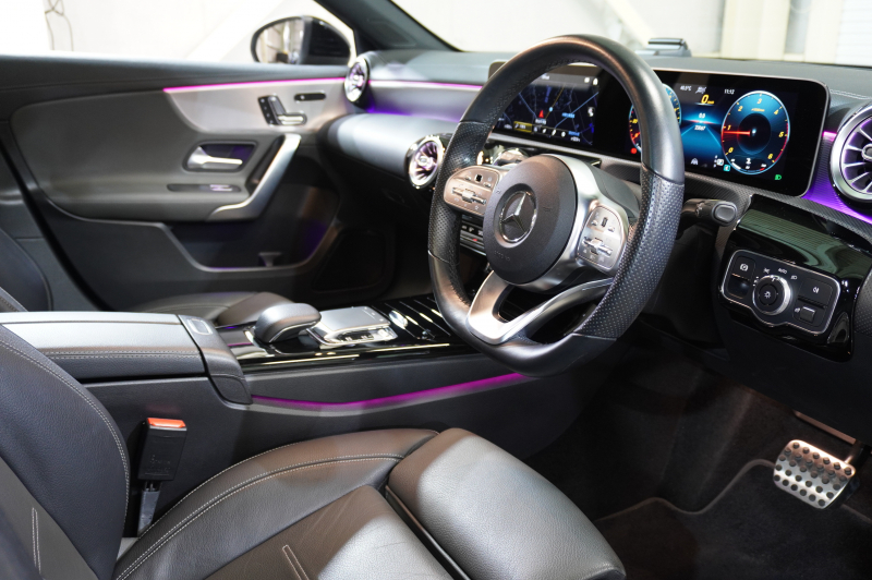 メルセデスベンツ Aクラス A200d AMGﾗｲﾝ AMGﾚｻﾞｰｴｸｽｸﾙｰｼﾌﾞ&ｱﾄﾞﾊﾞﾝｽﾄﾞ&ﾚｰﾀﾞｰｾｰﾌﾃｨPKG　MEｺﾈ 黒灰革 ﾊﾟﾉﾗﾏSR MBUXﾅﾋﾞTV 360ｶﾒﾗ ﾍｯﾄﾞｱｯﾌﾟD ADVｽﾋﾟｰｶｰ ﾊﾝｽﾞﾌﾘｰ ﾏﾙﾁﾋﾞｰﾑLEDﾗｲﾄ AMG18AW　2年保証