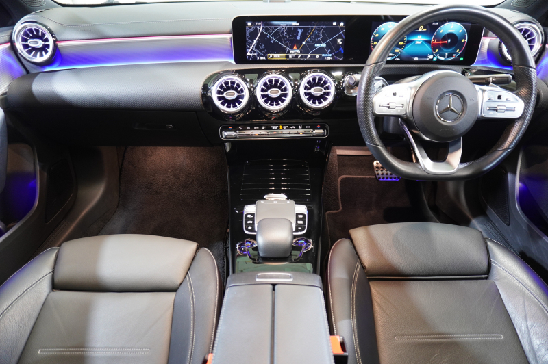 メルセデスベンツ Aクラス A200d AMGﾗｲﾝ AMGﾚｻﾞｰｴｸｽｸﾙｰｼﾌﾞ&ｱﾄﾞﾊﾞﾝｽﾄﾞ&ﾚｰﾀﾞｰｾｰﾌﾃｨPKG　MEｺﾈ 黒灰革 ﾊﾟﾉﾗﾏSR MBUXﾅﾋﾞTV 360ｶﾒﾗ ﾍｯﾄﾞｱｯﾌﾟD ADVｽﾋﾟｰｶｰ ﾊﾝｽﾞﾌﾘｰ ﾏﾙﾁﾋﾞｰﾑLEDﾗｲﾄ AMG18AW　2年保証