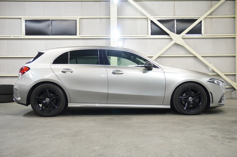 メルセデスベンツ Aクラス A200d AMGﾗｲﾝ AMGﾚｻﾞｰｴｸｽｸﾙｰｼﾌﾞ&ｱﾄﾞﾊﾞﾝｽﾄﾞ&ﾚｰﾀﾞｰｾｰﾌﾃｨPKG　MEｺﾈ 黒灰革 ﾊﾟﾉﾗﾏSR MBUXﾅﾋﾞTV 360ｶﾒﾗ ﾍｯﾄﾞｱｯﾌﾟD ADVｽﾋﾟｰｶｰ ﾊﾝｽﾞﾌﾘｰ ﾏﾙﾁﾋﾞｰﾑLEDﾗｲﾄ AMG18AW　2年保証