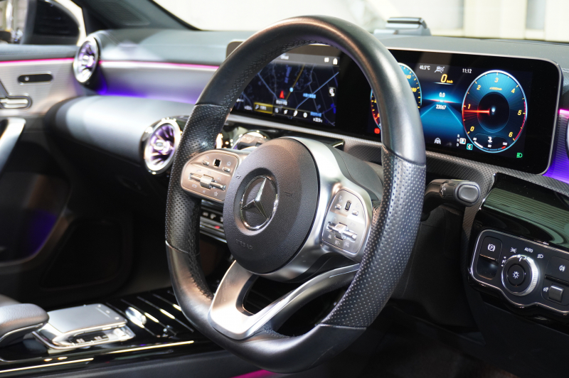 メルセデスベンツ Aクラス A200d AMGﾗｲﾝ AMGﾚｻﾞｰｴｸｽｸﾙｰｼﾌﾞ&ｱﾄﾞﾊﾞﾝｽﾄﾞ&ﾚｰﾀﾞｰｾｰﾌﾃｨPKG　MEｺﾈ 黒灰革 ﾊﾟﾉﾗﾏSR MBUXﾅﾋﾞTV 360ｶﾒﾗ ﾍｯﾄﾞｱｯﾌﾟD ADVｽﾋﾟｰｶｰ ﾊﾝｽﾞﾌﾘｰ ﾏﾙﾁﾋﾞｰﾑLEDﾗｲﾄ AMG18AW　2年保証