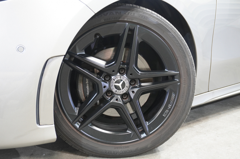 メルセデスベンツ Aクラス A200d AMGﾗｲﾝ AMGﾚｻﾞｰｴｸｽｸﾙｰｼﾌﾞ&ｱﾄﾞﾊﾞﾝｽﾄﾞ&ﾚｰﾀﾞｰｾｰﾌﾃｨPKG　MEｺﾈ 黒灰革 ﾊﾟﾉﾗﾏSR MBUXﾅﾋﾞTV 360ｶﾒﾗ ﾍｯﾄﾞｱｯﾌﾟD ADVｽﾋﾟｰｶｰ ﾊﾝｽﾞﾌﾘｰ ﾏﾙﾁﾋﾞｰﾑLEDﾗｲﾄ AMG18AW　2年保証