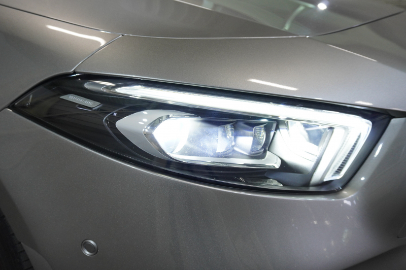 メルセデスベンツ Aクラス A200d AMGﾗｲﾝ AMGﾚｻﾞｰｴｸｽｸﾙｰｼﾌﾞ&ｱﾄﾞﾊﾞﾝｽﾄﾞ&ﾚｰﾀﾞｰｾｰﾌﾃｨPKG　MEｺﾈ 黒灰革 ﾊﾟﾉﾗﾏSR MBUXﾅﾋﾞTV 360ｶﾒﾗ ﾍｯﾄﾞｱｯﾌﾟD ADVｽﾋﾟｰｶｰ ﾊﾝｽﾞﾌﾘｰ ﾏﾙﾁﾋﾞｰﾑLEDﾗｲﾄ AMG18AW　2年保証