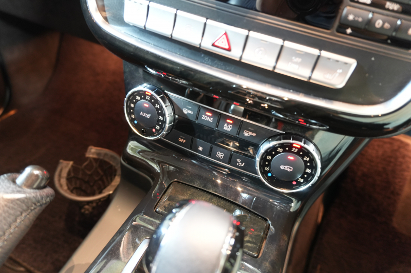 メルセデスベンツ Gクラス G350d ﾗｸﾞｼﾞｭｱﾘｰP　黒革 ｽﾗｲﾃﾞｨﾝｸﾞﾙｰﾌ ﾅﾋﾞTV Bｶﾒﾗ 全席ｼｰﾄﾋｰﾀｰ harman/kardonｻｳﾝﾄﾞ 　2年保証