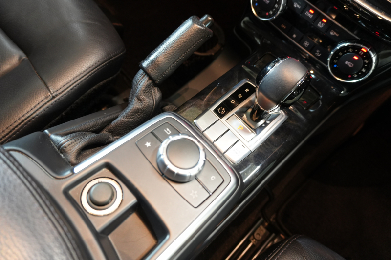 メルセデスベンツ Gクラス G350d ﾗｸﾞｼﾞｭｱﾘｰP　黒革 ｽﾗｲﾃﾞｨﾝｸﾞﾙｰﾌ ﾅﾋﾞTV Bｶﾒﾗ 全席ｼｰﾄﾋｰﾀｰ harman/kardonｻｳﾝﾄﾞ 　2年保証