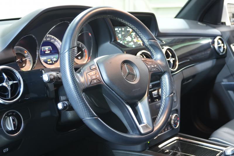 メルセデスベンツ GLKクラス GLK350 4MATIC AMGｴｸｽｸﾙｰｼﾌﾞ&ﾚｰﾀﾞｰｾｰﾌﾃｨP　後期ﾓﾃﾞﾙ 左H 黒革 ｼｰﾄﾋｰﾀｰ ﾊﾟﾉﾗﾏｻﾝﾙｰﾌ 純正ﾅﾋﾞ ﾌﾙｾｸﾞTV 360ｶﾒﾗ ｱﾙﾊﾟｲﾝﾘｱﾓﾆﾀｰ 自動Rｹﾞｰﾄ AMGｴｱﾛ&20ｲﾝﾁAW 2年保証