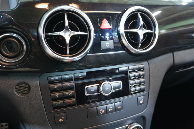 メルセデスベンツ GLKクラス GLK350 4MATIC AMGｴｸｽｸﾙｰｼﾌﾞ&ﾚｰﾀﾞｰｾｰﾌﾃｨP　後期ﾓﾃﾞﾙ 左H 黒革 ｼｰﾄﾋｰﾀｰ ﾊﾟﾉﾗﾏｻﾝﾙｰﾌ 純正ﾅﾋﾞ ﾌﾙｾｸﾞTV 360ｶﾒﾗ ｱﾙﾊﾟｲﾝﾘｱﾓﾆﾀｰ 自動Rｹﾞｰﾄ AMGｴｱﾛ&20ｲﾝﾁAW 2年保証