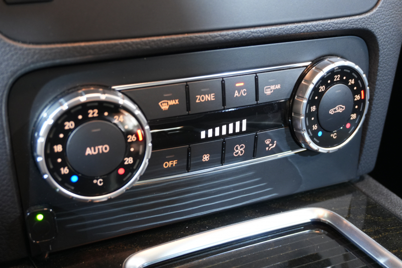 メルセデスベンツ GLKクラス GLK350 4MATIC AMGｴｸｽｸﾙｰｼﾌﾞ&ﾚｰﾀﾞｰｾｰﾌﾃｨP　後期ﾓﾃﾞﾙ 左H 黒革 ｼｰﾄﾋｰﾀｰ ﾊﾟﾉﾗﾏｻﾝﾙｰﾌ 純正ﾅﾋﾞ ﾌﾙｾｸﾞTV 360ｶﾒﾗ ｱﾙﾊﾟｲﾝﾘｱﾓﾆﾀｰ 自動Rｹﾞｰﾄ AMGｴｱﾛ&20ｲﾝﾁAW 2年保証