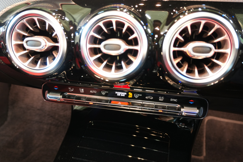 メルセデスベンツ Aクラス A180ｽﾀｲﾙ AMGﾗｲﾝ ﾚｻﾞｰEXC＆ﾅﾋﾞｹﾞｰｼｮﾝ&ｱﾄﾞﾊﾞﾝｽﾄﾞ＆ﾚｰﾀﾞｰｾｰﾌﾃｨPKG　黒赤革 ｼｰﾄﾋｰﾀｰ ﾊﾟﾉSR MBUXﾅﾋﾞ ﾌﾙｾｸﾞTV HUD 360ｶﾒﾗ PTS ﾏﾙﾁﾋﾞｰﾑLED ｱﾄﾞﾊﾞﾝｽﾄﾞｻｳﾝﾄﾞ ﾏﾙﾁｶﾗｰｱﾝﾋﾞｴﾝﾄ AMGｴｱﾛ＆18ｲﾝﾁAW　2年保証