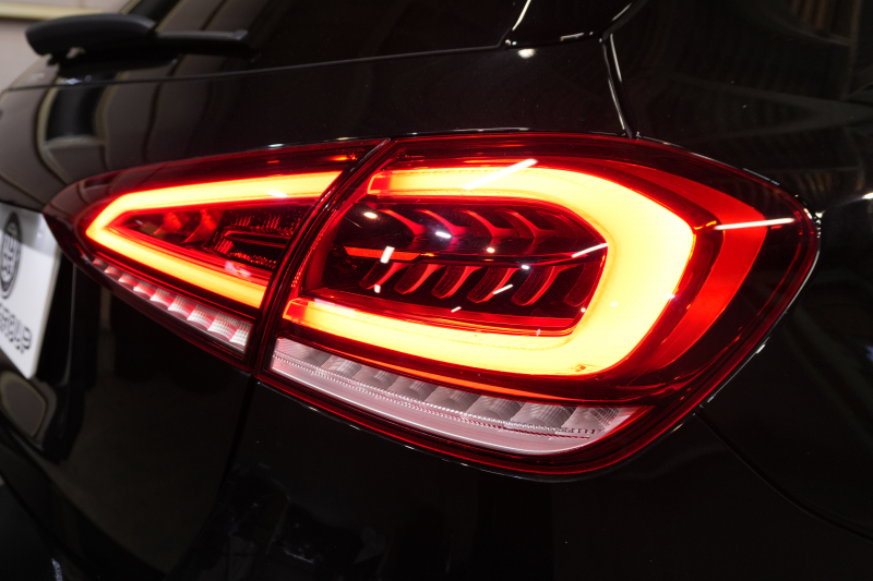 メルセデスベンツ Aクラス A180ｽﾀｲﾙ AMGﾗｲﾝ ﾚｻﾞｰEXC＆ﾅﾋﾞｹﾞｰｼｮﾝ&ｱﾄﾞﾊﾞﾝｽﾄﾞ＆ﾚｰﾀﾞｰｾｰﾌﾃｨPKG　黒赤革 ｼｰﾄﾋｰﾀｰ ﾊﾟﾉSR MBUXﾅﾋﾞ ﾌﾙｾｸﾞTV HUD 360ｶﾒﾗ PTS ﾏﾙﾁﾋﾞｰﾑLED ｱﾄﾞﾊﾞﾝｽﾄﾞｻｳﾝﾄﾞ ﾏﾙﾁｶﾗｰｱﾝﾋﾞｴﾝﾄ AMGｴｱﾛ＆18ｲﾝﾁAW　2年保証