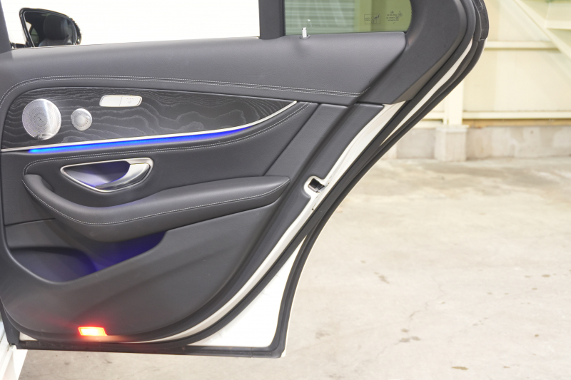 メルセデスベンツ Eクラス E200 AVG ｽﾎﾟｰﾂ ﾚｻﾞｰEXC& ﾚｰﾀﾞｰｾｰﾌﾃｨPKG　黒革 ｻﾝﾙｰﾌ ｼｰﾄﾋｰﾀｰ 純正ﾅﾋﾞ ﾌﾙｾｸﾞTV 360ｶﾒﾗ ﾌﾞﾙﾒｽﾀｰ CarPlay ﾏﾙﾁﾋﾞｰﾑLED ﾏﾙﾁｶﾗｰｱﾝﾋﾞｴﾝﾄﾗｲﾄ 自動Rｹﾞｰﾄ AMGｴｱﾛ&19ｲﾝﾁAW 　2年保証