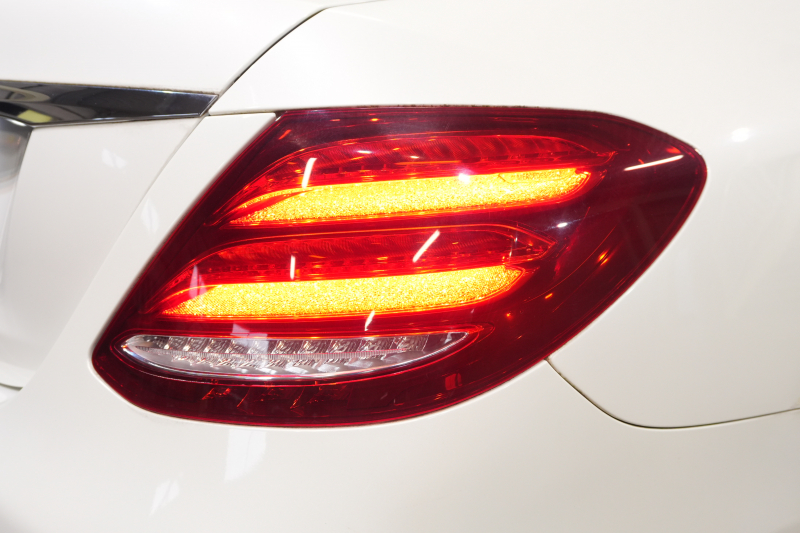 メルセデスベンツ Eクラス E200 AVG ｽﾎﾟｰﾂ ﾚｻﾞｰEXC& ﾚｰﾀﾞｰｾｰﾌﾃｨPKG　黒革 ｻﾝﾙｰﾌ ｼｰﾄﾋｰﾀｰ 純正ﾅﾋﾞ ﾌﾙｾｸﾞTV 360ｶﾒﾗ ﾌﾞﾙﾒｽﾀｰ CarPlay ﾏﾙﾁﾋﾞｰﾑLED ﾏﾙﾁｶﾗｰｱﾝﾋﾞｴﾝﾄﾗｲﾄ 自動Rｹﾞｰﾄ AMGｴｱﾛ&19ｲﾝﾁAW 　2年保証