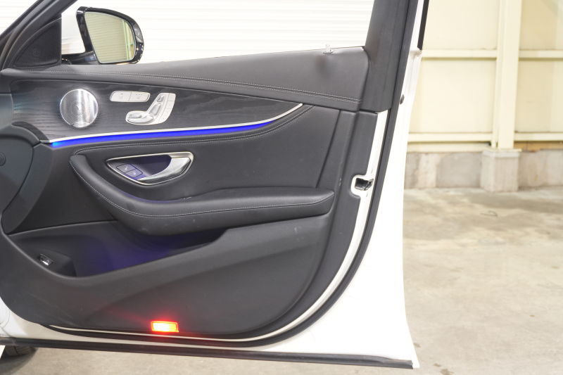 メルセデスベンツ Eクラス E200 AVG ｽﾎﾟｰﾂ ﾚｻﾞｰEXC& ﾚｰﾀﾞｰｾｰﾌﾃｨPKG　黒革 ｻﾝﾙｰﾌ ｼｰﾄﾋｰﾀｰ 純正ﾅﾋﾞ ﾌﾙｾｸﾞTV 360ｶﾒﾗ ﾌﾞﾙﾒｽﾀｰ CarPlay ﾏﾙﾁﾋﾞｰﾑLED ﾏﾙﾁｶﾗｰｱﾝﾋﾞｴﾝﾄﾗｲﾄ 自動Rｹﾞｰﾄ AMGｴｱﾛ&19ｲﾝﾁAW 　2年保証