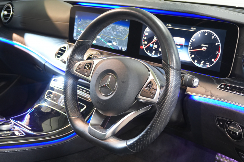 メルセデスベンツ Eクラス E200 AVG ｽﾎﾟｰﾂ ﾚｻﾞｰEXC& ﾚｰﾀﾞｰｾｰﾌﾃｨPKG　黒革 ｻﾝﾙｰﾌ ｼｰﾄﾋｰﾀｰ 純正ﾅﾋﾞ ﾌﾙｾｸﾞTV 360ｶﾒﾗ ﾌﾞﾙﾒｽﾀｰ CarPlay ﾏﾙﾁﾋﾞｰﾑLED ﾏﾙﾁｶﾗｰｱﾝﾋﾞｴﾝﾄﾗｲﾄ 自動Rｹﾞｰﾄ AMGｴｱﾛ&19ｲﾝﾁAW 　2年保証