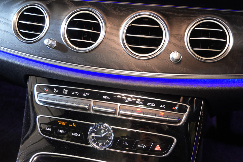 メルセデスベンツ Eクラス E200 AVG ｽﾎﾟｰﾂ ﾚｻﾞｰEXC& ﾚｰﾀﾞｰｾｰﾌﾃｨPKG　黒革 ｻﾝﾙｰﾌ ｼｰﾄﾋｰﾀｰ 純正ﾅﾋﾞ ﾌﾙｾｸﾞTV 360ｶﾒﾗ ﾌﾞﾙﾒｽﾀｰ CarPlay ﾏﾙﾁﾋﾞｰﾑLED ﾏﾙﾁｶﾗｰｱﾝﾋﾞｴﾝﾄﾗｲﾄ 自動Rｹﾞｰﾄ AMGｴｱﾛ&19ｲﾝﾁAW 　2年保証