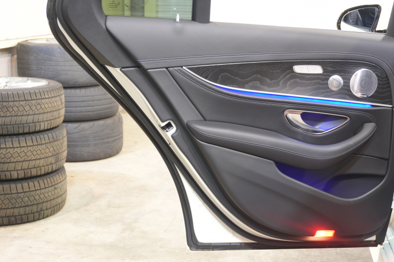 メルセデスベンツ Eクラス E200 AVG ｽﾎﾟｰﾂ ﾚｻﾞｰEXC& ﾚｰﾀﾞｰｾｰﾌﾃｨPKG　黒革 ｻﾝﾙｰﾌ ｼｰﾄﾋｰﾀｰ 純正ﾅﾋﾞ ﾌﾙｾｸﾞTV 360ｶﾒﾗ ﾌﾞﾙﾒｽﾀｰ CarPlay ﾏﾙﾁﾋﾞｰﾑLED ﾏﾙﾁｶﾗｰｱﾝﾋﾞｴﾝﾄﾗｲﾄ 自動Rｹﾞｰﾄ AMGｴｱﾛ&19ｲﾝﾁAW 　2年保証