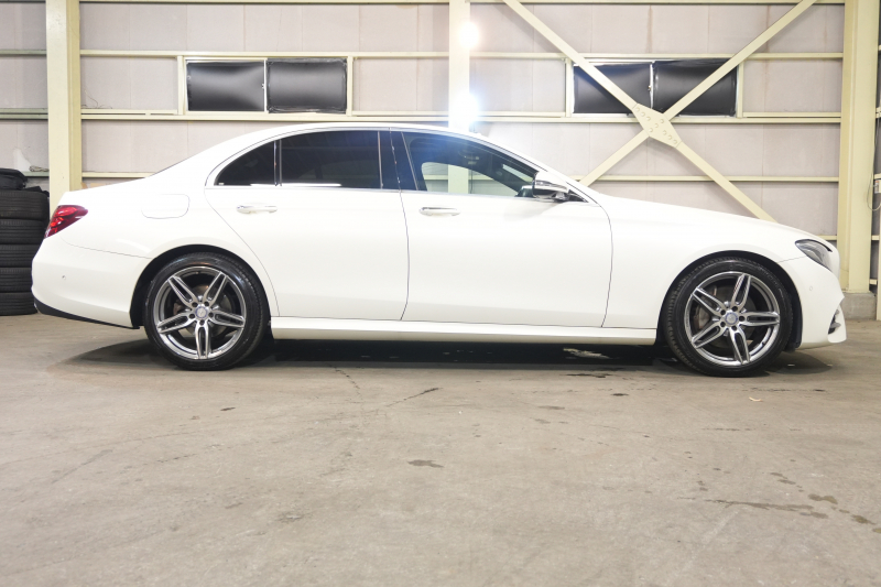 メルセデスベンツ Eクラス E200 AVG ｽﾎﾟｰﾂ ﾚｻﾞｰEXC& ﾚｰﾀﾞｰｾｰﾌﾃｨPKG　黒革 ｻﾝﾙｰﾌ ｼｰﾄﾋｰﾀｰ 純正ﾅﾋﾞ ﾌﾙｾｸﾞTV 360ｶﾒﾗ ﾌﾞﾙﾒｽﾀｰ CarPlay ﾏﾙﾁﾋﾞｰﾑLED ﾏﾙﾁｶﾗｰｱﾝﾋﾞｴﾝﾄﾗｲﾄ 自動Rｹﾞｰﾄ AMGｴｱﾛ&19ｲﾝﾁAW 　2年保証