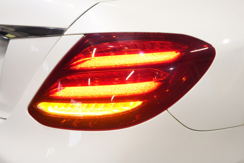 メルセデスベンツ Eクラス E200 AVG ｽﾎﾟｰﾂ ﾚｻﾞｰEXC& ﾚｰﾀﾞｰｾｰﾌﾃｨPKG　黒革 ｻﾝﾙｰﾌ ｼｰﾄﾋｰﾀｰ 純正ﾅﾋﾞ ﾌﾙｾｸﾞTV 360ｶﾒﾗ ﾌﾞﾙﾒｽﾀｰ CarPlay ﾏﾙﾁﾋﾞｰﾑLED ﾏﾙﾁｶﾗｰｱﾝﾋﾞｴﾝﾄﾗｲﾄ 自動Rｹﾞｰﾄ AMGｴｱﾛ&19ｲﾝﾁAW 　2年保証