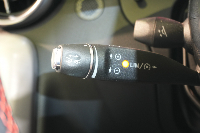 メルセデスベンツ SLKクラス SLK200 ｴｸｽｸﾙｰｼﾌﾞ ﾚｰﾀﾞｰSP　黒革 ｼｰﾄﾋｰﾀｰ ｴｱｽｶｰﾌ 純正ﾅﾋﾞ ﾌﾙｾｸﾞTV MBﾛｺﾞﾌﾞﾚｰｷ ｷｰﾚｽ ｷｾﾉﾝ  AMGｴｱﾛ&18ｲﾝﾁAW 　2年保証