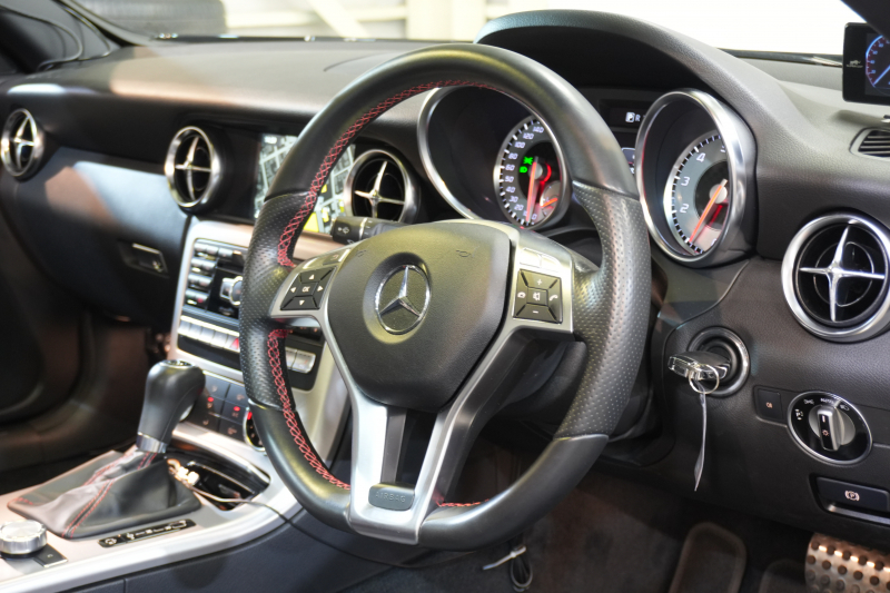 メルセデスベンツ SLKクラス SLK200 ｴｸｽｸﾙｰｼﾌﾞ ﾚｰﾀﾞｰSP　黒革 ｼｰﾄﾋｰﾀｰ ｴｱｽｶｰﾌ 純正ﾅﾋﾞ ﾌﾙｾｸﾞTV MBﾛｺﾞﾌﾞﾚｰｷ ｷｰﾚｽ ｷｾﾉﾝ  AMGｴｱﾛ&18ｲﾝﾁAW 　2年保証