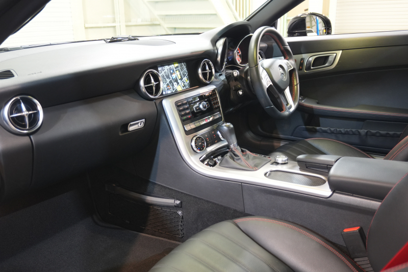 メルセデスベンツ SLKクラス SLK200 ｴｸｽｸﾙｰｼﾌﾞ ﾚｰﾀﾞｰSP　黒革 ｼｰﾄﾋｰﾀｰ ｴｱｽｶｰﾌ 純正ﾅﾋﾞ ﾌﾙｾｸﾞTV MBﾛｺﾞﾌﾞﾚｰｷ ｷｰﾚｽ ｷｾﾉﾝ  AMGｴｱﾛ&18ｲﾝﾁAW 　2年保証