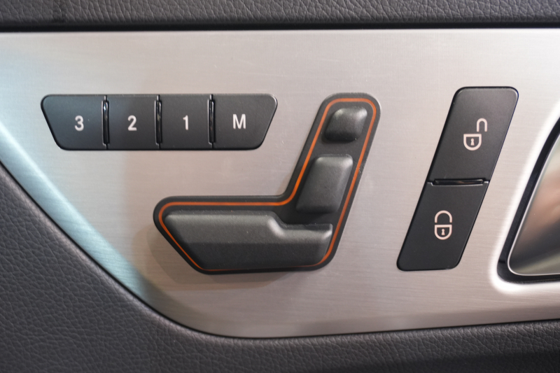 メルセデスベンツ SLKクラス SLK200 ｴｸｽｸﾙｰｼﾌﾞ ﾚｰﾀﾞｰSP　黒革 ｼｰﾄﾋｰﾀｰ ｴｱｽｶｰﾌ 純正ﾅﾋﾞ ﾌﾙｾｸﾞTV MBﾛｺﾞﾌﾞﾚｰｷ ｷｰﾚｽ ｷｾﾉﾝ  AMGｴｱﾛ&18ｲﾝﾁAW 　2年保証