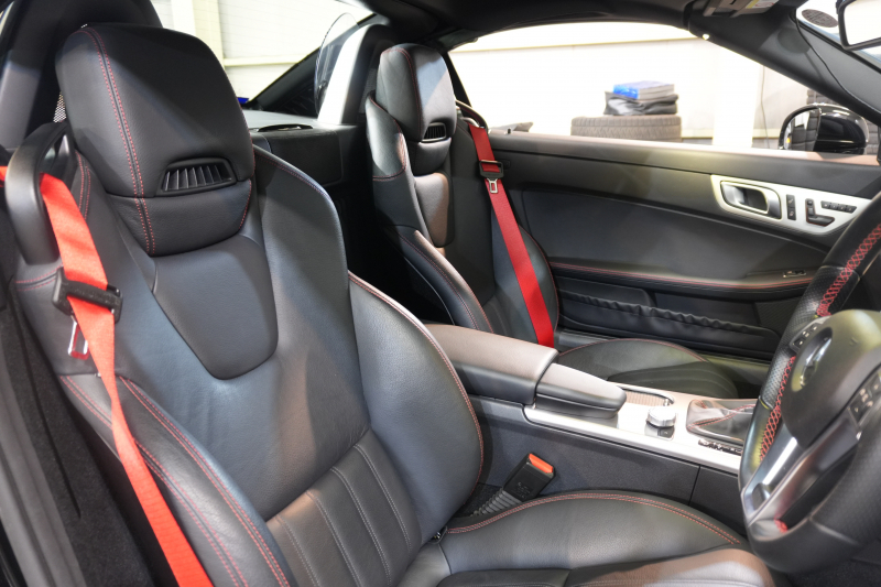 メルセデスベンツ SLKクラス SLK200 ｴｸｽｸﾙｰｼﾌﾞ ﾚｰﾀﾞｰSP　黒革 ｼｰﾄﾋｰﾀｰ ｴｱｽｶｰﾌ 純正ﾅﾋﾞ ﾌﾙｾｸﾞTV MBﾛｺﾞﾌﾞﾚｰｷ ｷｰﾚｽ ｷｾﾉﾝ  AMGｴｱﾛ&18ｲﾝﾁAW 　2年保証