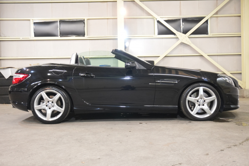 メルセデスベンツ SLKクラス SLK200 ｴｸｽｸﾙｰｼﾌﾞ ﾚｰﾀﾞｰSP　黒革 ｼｰﾄﾋｰﾀｰ ｴｱｽｶｰﾌ 純正ﾅﾋﾞ ﾌﾙｾｸﾞTV MBﾛｺﾞﾌﾞﾚｰｷ ｷｰﾚｽ ｷｾﾉﾝ  AMGｴｱﾛ&18ｲﾝﾁAW 　2年保証