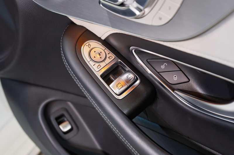 AMG Cクラス C63S ｸｰﾍﾟ ﾚｰﾀﾞｰSP　黒革 ｼｰﾄﾋｰﾀｰ 純正ﾅﾋﾞ ﾌﾙｾｸﾞTV ﾌﾞﾙﾒｽﾀｰ ﾏﾙﾁｶﾗｰｱﾝﾋﾞｴﾝﾄﾗｲﾄ ﾊﾟﾌｫｰﾏﾝｽｴｸﾞｿﾞｰｽﾄ AMGｴｱﾛ&19ｲﾝﾁAW　2年保証