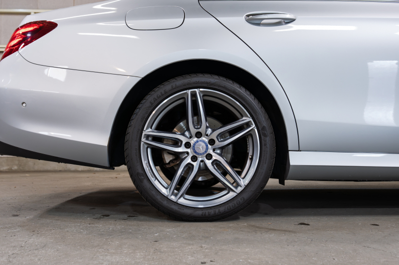 メルセデスベンツ Eクラス E250 AVG ｽﾎﾟｰﾂ ﾚｻﾞｰｴｸｽｸﾙｰｼﾌﾞ&ﾚｰﾀﾞｰｾｰﾌﾃｨPKG　黒ﾅｯﾊﾟ革 ｼｰﾄﾋｰﾀｰ SR 純正ﾅﾋﾞ ﾌﾙｾｸﾞTV CarPlay Burmester 360ｶﾒﾗ ﾏﾙﾁﾋﾞｰﾑLED 自動Rｹﾞｰﾄ ﾊﾝｽﾞﾌﾘｰA AMGｴｱﾛ&19AW　2年保証