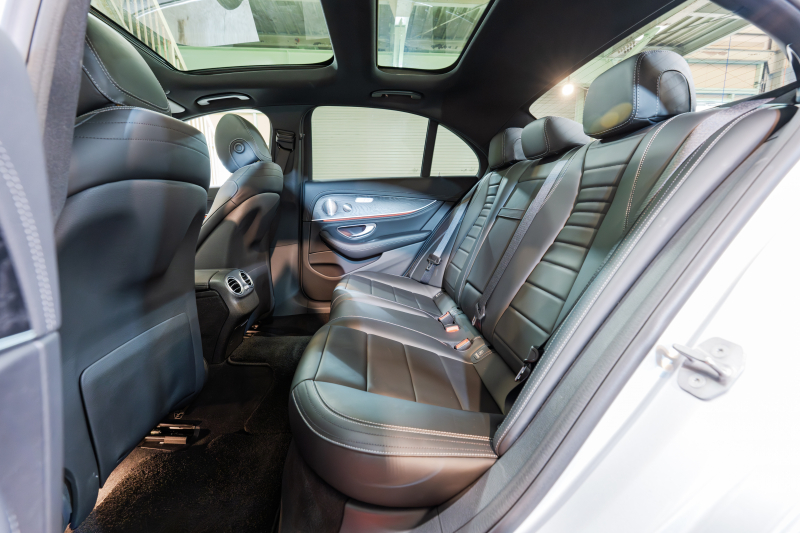 メルセデスベンツ Eクラス E250 AVG ｽﾎﾟｰﾂ ﾚｻﾞｰｴｸｽｸﾙｰｼﾌﾞ&ﾚｰﾀﾞｰｾｰﾌﾃｨPKG　黒ﾅｯﾊﾟ革 ｼｰﾄﾋｰﾀｰ SR 純正ﾅﾋﾞ ﾌﾙｾｸﾞTV CarPlay Burmester 360ｶﾒﾗ ﾏﾙﾁﾋﾞｰﾑLED 自動Rｹﾞｰﾄ ﾊﾝｽﾞﾌﾘｰA AMGｴｱﾛ&19AW　2年保証