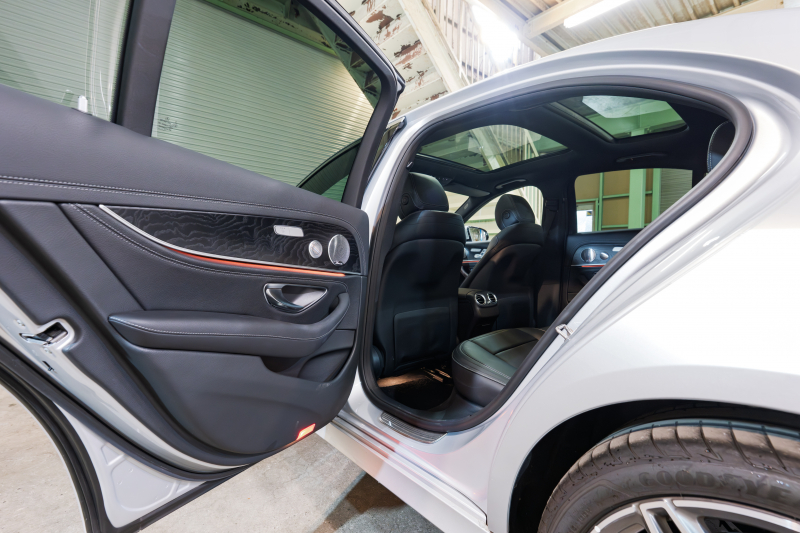 メルセデスベンツ Eクラス E250 AVG ｽﾎﾟｰﾂ ﾚｻﾞｰｴｸｽｸﾙｰｼﾌﾞ&ﾚｰﾀﾞｰｾｰﾌﾃｨPKG　黒ﾅｯﾊﾟ革 ｼｰﾄﾋｰﾀｰ SR 純正ﾅﾋﾞ ﾌﾙｾｸﾞTV CarPlay Burmester 360ｶﾒﾗ ﾏﾙﾁﾋﾞｰﾑLED 自動Rｹﾞｰﾄ ﾊﾝｽﾞﾌﾘｰA AMGｴｱﾛ&19AW　2年保証