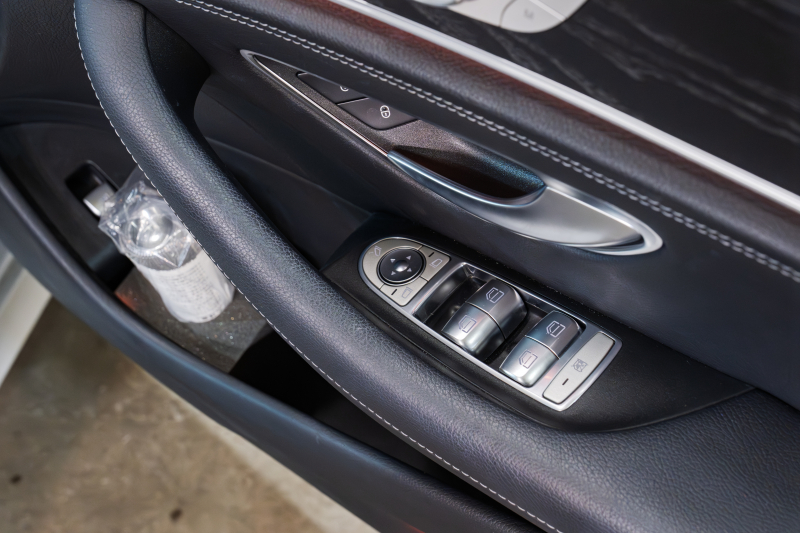 メルセデスベンツ Eクラス E250 AVG ｽﾎﾟｰﾂ ﾚｻﾞｰｴｸｽｸﾙｰｼﾌﾞ&ﾚｰﾀﾞｰｾｰﾌﾃｨPKG　黒ﾅｯﾊﾟ革 ｼｰﾄﾋｰﾀｰ SR 純正ﾅﾋﾞ ﾌﾙｾｸﾞTV CarPlay Burmester 360ｶﾒﾗ ﾏﾙﾁﾋﾞｰﾑLED 自動Rｹﾞｰﾄ ﾊﾝｽﾞﾌﾘｰA AMGｴｱﾛ&19AW　2年保証