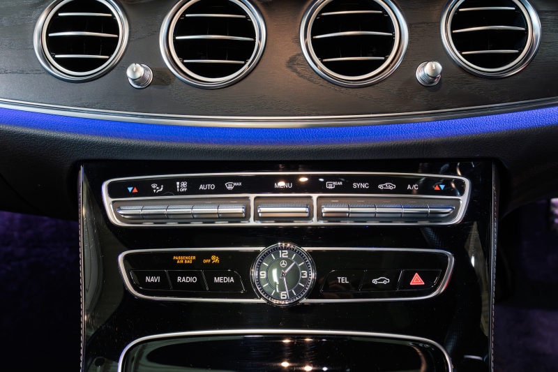 メルセデスベンツ Eクラス E250 ﾚｻﾞｰｴｸｽｸﾙｰｼﾌﾞ&ﾚｰﾀﾞｰｾｰﾌﾃｨPKG　黒ﾅｯﾊﾟ革 ｼｰﾄﾋｰﾀｰ SR 純正ﾅﾋﾞ ﾌﾙｾｸﾞTV CarPlay Burmester 360ｶﾒﾗ ﾏﾙﾁﾋﾞｰﾑLED 自動Rｹﾞｰﾄ ﾊﾝｽﾞﾌﾘｰA AMGｴｱﾛ&19AW　2年保証