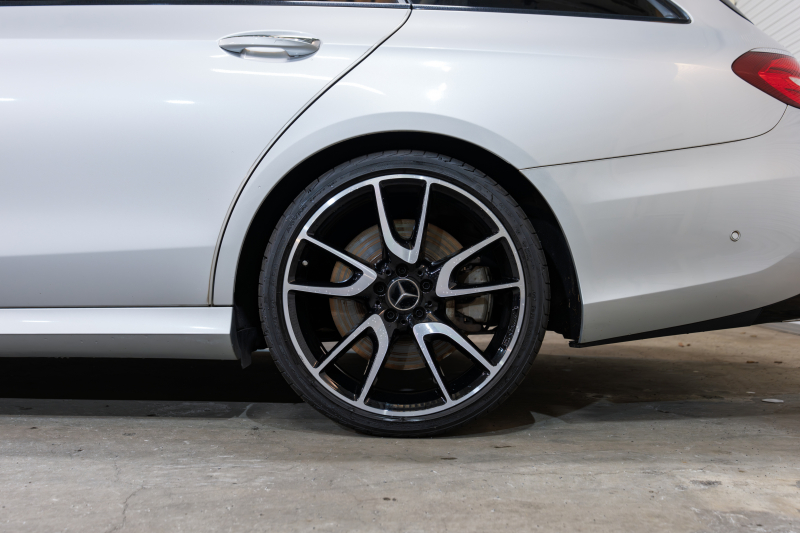 AMG Eクラス E53 ﾜｺﾞﾝ 4MATIC+ ｴｸｽｸﾙｰｼﾌﾞ&ﾚｰﾀﾞｰｾｰﾌﾃｨPKG　ISG搭載 中期 黒革 ﾏｯｻｰｼﾞ機能 ﾋｰﾀｰ&ｸｰﾗｰ ﾊﾟﾉﾗﾏSR 純正ﾅﾋﾞ ﾌﾙｾｸﾞTV 360ｶﾒﾗ ﾌﾞﾙﾒｽﾀｰ HUD ｴｱｻｽ ﾏﾙﾁﾋﾞｰﾑLED 53専用ｴｱﾛ&20ｲﾝﾁAW 　2年保証