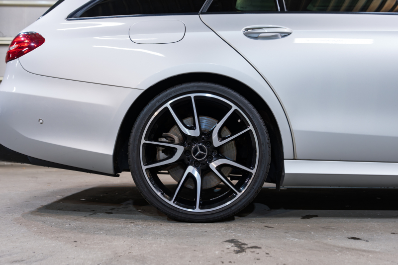 AMG Eクラス E53 ﾜｺﾞﾝ 4MATIC+ ｴｸｽｸﾙｰｼﾌﾞ&ﾚｰﾀﾞｰｾｰﾌﾃｨPKG　ISG搭載 中期 黒革 ﾏｯｻｰｼﾞ機能 ﾋｰﾀｰ&ｸｰﾗｰ ﾊﾟﾉﾗﾏSR 純正ﾅﾋﾞ ﾌﾙｾｸﾞTV 360ｶﾒﾗ ﾌﾞﾙﾒｽﾀｰ HUD ｴｱｻｽ ﾏﾙﾁﾋﾞｰﾑLED 53専用ｴｱﾛ&20ｲﾝﾁAW 　2年保証