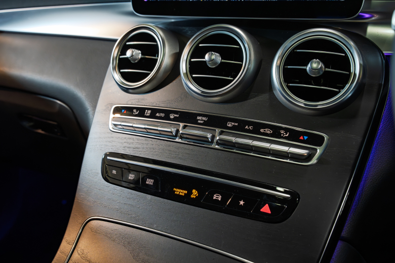 メルセデスベンツ GLCクーペ GLC220d 4MATIC ｸｰﾍﾟ AMGﾗｲﾝ ﾚｻﾞｰEXC&ﾚｰﾀﾞｰSP　後期ﾓﾃﾞﾙ 黒革 ｼｰﾄﾋｰﾀｰ&ｸｰﾗｰ MBUXﾅﾋﾞ ﾌﾙｾｸﾞTV HUD 360ｶﾒﾗ ﾌﾞﾙﾒｽﾀｰ ﾏﾙﾁﾋﾞｰﾑLED ﾘﾗｸｾﾞｰｼｮﾝ機能 ｴｱｻｽ AMGｴｱﾛ&19ｲﾝﾁAW　2年保証