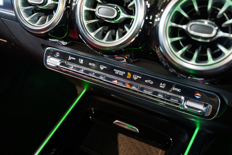 メルセデスベンツ GLB GLB200d 4MATIC AMGﾗｲﾝ ﾚｻﾞｰEXC&ｱﾄﾞﾊﾞﾝｽﾄﾞ&ﾅﾋﾞｹﾞｰｼｮﾝ&ﾚｰﾀﾞｰｾｰﾌﾃｨPKG　1ｵ-ﾅ 黒赤革 ｼｰﾄﾋｰﾀｰ ﾊﾟﾉﾗﾏSR MBUXﾅﾋﾞ ﾌﾙｾｸﾞTV 360ｶﾒﾗ HUD ﾏﾙﾁﾋﾞｰﾑLED ﾜｲﾔﾚｽﾁｬｰｼﾞﾝｸﾞ AMGｴｱﾛ&19ｲﾝﾁAW　2年保証