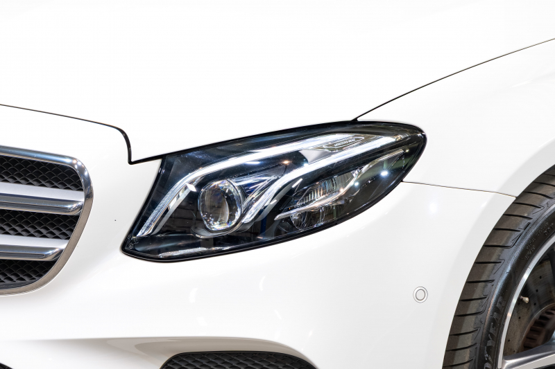 メルセデスベンツ Eクラス E200 ｽﾃｰｼｮﾝﾜｺﾞﾝ AVG AMGﾗｲﾝ ｴｸｽｸﾙｰｼﾌﾞ&ﾚｰﾀﾞｰｾｰﾌﾃｨPKG　中期ﾓﾃﾞﾙ BSG搭載 黒革 ｼｰﾄﾋｰﾀｰ 純正ﾅﾋﾞTV CarPlay ﾍｯﾄﾞｱｯﾌﾟD 360ｶﾒﾗ ﾌﾞﾙﾒｽﾀｰ ｴｱﾊﾞﾗﾝｽP ﾏﾙﾁﾋﾞｰﾑLED AMGｴｱﾛ&19AW　2年保証