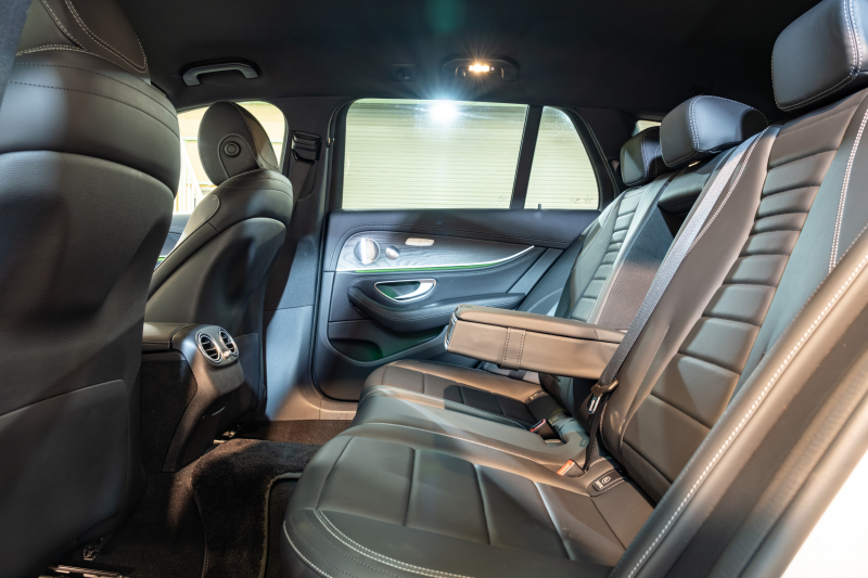 メルセデスベンツ Eクラス E200 ｽﾃｰｼｮﾝﾜｺﾞﾝ AVG AMGﾗｲﾝ ｴｸｽｸﾙｰｼﾌﾞ&ﾚｰﾀﾞｰｾｰﾌﾃｨPKG　中期ﾓﾃﾞﾙ BSG搭載 黒革 ｼｰﾄﾋｰﾀｰ 純正ﾅﾋﾞTV CarPlay ﾍｯﾄﾞｱｯﾌﾟD 360ｶﾒﾗ ﾌﾞﾙﾒｽﾀｰ ｴｱﾊﾞﾗﾝｽP ﾏﾙﾁﾋﾞｰﾑLED AMGｴｱﾛ&19AW　2年保証