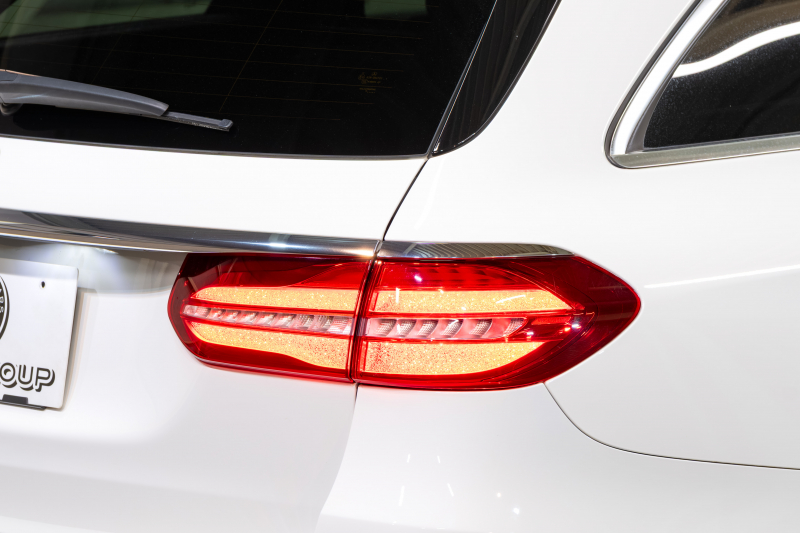 メルセデスベンツ Eクラス E200 ｽﾃｰｼｮﾝﾜｺﾞﾝ AVG AMGﾗｲﾝ ｴｸｽｸﾙｰｼﾌﾞ&ﾚｰﾀﾞｰｾｰﾌﾃｨPKG　中期ﾓﾃﾞﾙ BSG搭載 黒革 ｼｰﾄﾋｰﾀｰ 純正ﾅﾋﾞTV CarPlay ﾍｯﾄﾞｱｯﾌﾟD 360ｶﾒﾗ ﾌﾞﾙﾒｽﾀｰ ｴｱﾊﾞﾗﾝｽP ﾏﾙﾁﾋﾞｰﾑLED AMGｴｱﾛ&19AW　2年保証