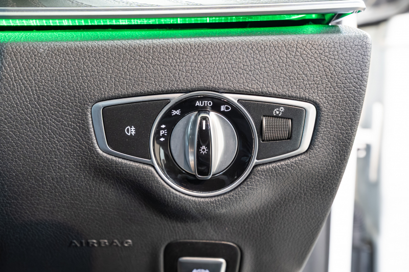 メルセデスベンツ Eクラス E200 ｽﾃｰｼｮﾝﾜｺﾞﾝ AVG AMGﾗｲﾝ ｴｸｽｸﾙｰｼﾌﾞ&ﾚｰﾀﾞｰｾｰﾌﾃｨPKG　中期ﾓﾃﾞﾙ BSG搭載 黒革 ｼｰﾄﾋｰﾀｰ 純正ﾅﾋﾞTV CarPlay ﾍｯﾄﾞｱｯﾌﾟD 360ｶﾒﾗ ﾌﾞﾙﾒｽﾀｰ ｴｱﾊﾞﾗﾝｽP ﾏﾙﾁﾋﾞｰﾑLED AMGｴｱﾛ&19AW　2年保証