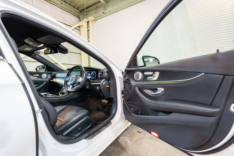 メルセデスベンツ Eクラス E200 ｽﾃｰｼｮﾝﾜｺﾞﾝ AVG AMGﾗｲﾝ ｴｸｽｸﾙｰｼﾌﾞ&ﾚｰﾀﾞｰｾｰﾌﾃｨPKG　中期ﾓﾃﾞﾙ BSG搭載 黒革 ｼｰﾄﾋｰﾀｰ 純正ﾅﾋﾞTV CarPlay ﾍｯﾄﾞｱｯﾌﾟD 360ｶﾒﾗ ﾌﾞﾙﾒｽﾀｰ ｴｱﾊﾞﾗﾝｽP ﾏﾙﾁﾋﾞｰﾑLED AMGｴｱﾛ&19AW　2年保証