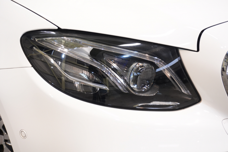 メルセデスベンツ Eクラス E200 ｽﾃｰｼｮﾝﾜｺﾞﾝ AVG AMGﾗｲﾝ ｴｸｽｸﾙｰｼﾌﾞ&ﾚｰﾀﾞｰｾｰﾌﾃｨPKG　中期ﾓﾃﾞﾙ BSG搭載 黒革 ｼｰﾄﾋｰﾀｰ 純正ﾅﾋﾞTV CarPlay ﾍｯﾄﾞｱｯﾌﾟD 360ｶﾒﾗ ﾌﾞﾙﾒｽﾀｰ ｴｱﾊﾞﾗﾝｽP ﾏﾙﾁﾋﾞｰﾑLED AMGｴｱﾛ&19AW　2年保証