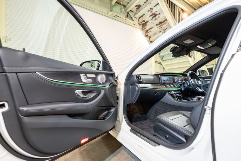 メルセデスベンツ Eクラス E200 ｽﾃｰｼｮﾝﾜｺﾞﾝ AVG AMGﾗｲﾝ ｴｸｽｸﾙｰｼﾌﾞ&ﾚｰﾀﾞｰｾｰﾌﾃｨPKG　中期ﾓﾃﾞﾙ BSG搭載 黒革 ｼｰﾄﾋｰﾀｰ 純正ﾅﾋﾞTV CarPlay ﾍｯﾄﾞｱｯﾌﾟD 360ｶﾒﾗ ﾌﾞﾙﾒｽﾀｰ ｴｱﾊﾞﾗﾝｽP ﾏﾙﾁﾋﾞｰﾑLED AMGｴｱﾛ&19AW　2年保証