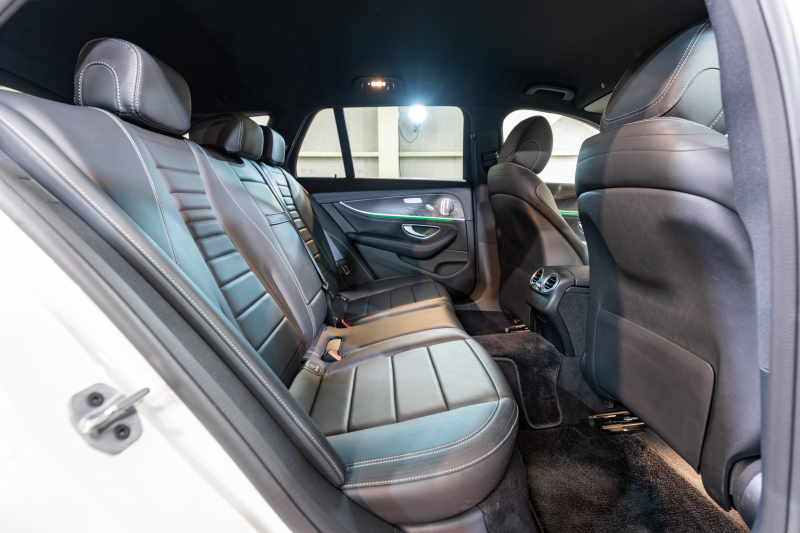 メルセデスベンツ Eクラス E200 ｽﾃｰｼｮﾝﾜｺﾞﾝ AVG AMGﾗｲﾝ ｴｸｽｸﾙｰｼﾌﾞ&ﾚｰﾀﾞｰｾｰﾌﾃｨPKG　中期ﾓﾃﾞﾙ BSG搭載 黒革 ｼｰﾄﾋｰﾀｰ 純正ﾅﾋﾞTV CarPlay ﾍｯﾄﾞｱｯﾌﾟD 360ｶﾒﾗ ﾌﾞﾙﾒｽﾀｰ ｴｱﾊﾞﾗﾝｽP ﾏﾙﾁﾋﾞｰﾑLED AMGｴｱﾛ&19AW　2年保証