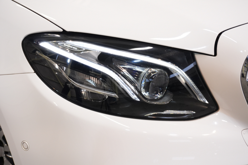 メルセデスベンツ Eクラス E200 ｽﾃｰｼｮﾝﾜｺﾞﾝ AVG AMGﾗｲﾝ ｴｸｽｸﾙｰｼﾌﾞ&ﾚｰﾀﾞｰｾｰﾌﾃｨPKG　中期ﾓﾃﾞﾙ BSG搭載 黒革 ｼｰﾄﾋｰﾀｰ 純正ﾅﾋﾞTV CarPlay ﾍｯﾄﾞｱｯﾌﾟD 360ｶﾒﾗ ﾌﾞﾙﾒｽﾀｰ ｴｱﾊﾞﾗﾝｽP ﾏﾙﾁﾋﾞｰﾑLED AMGｴｱﾛ&19AW　2年保証