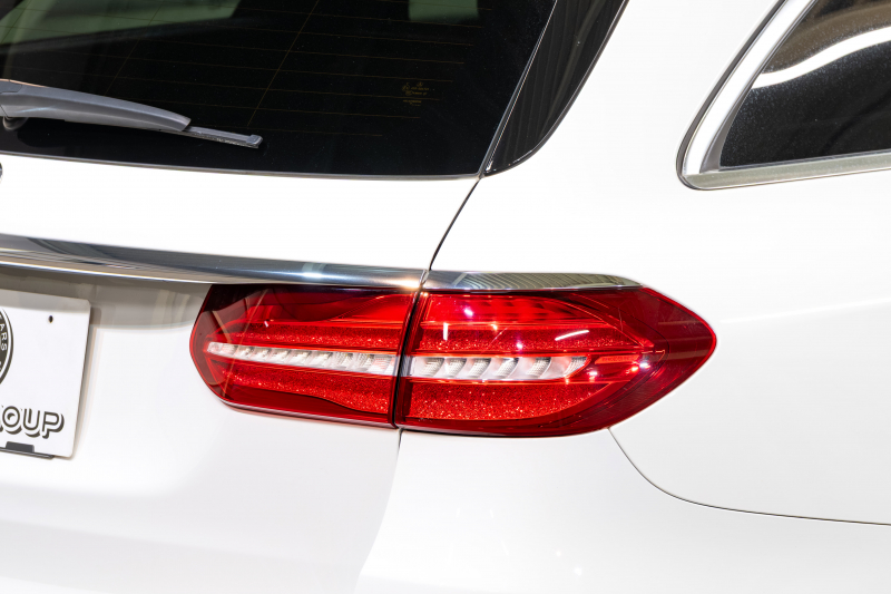 メルセデスベンツ Eクラス E200 ｽﾃｰｼｮﾝﾜｺﾞﾝ AVG AMGﾗｲﾝ ｴｸｽｸﾙｰｼﾌﾞ&ﾚｰﾀﾞｰｾｰﾌﾃｨPKG　中期ﾓﾃﾞﾙ BSG搭載 黒革 ｼｰﾄﾋｰﾀｰ 純正ﾅﾋﾞTV CarPlay ﾍｯﾄﾞｱｯﾌﾟD 360ｶﾒﾗ ﾌﾞﾙﾒｽﾀｰ ｴｱﾊﾞﾗﾝｽP ﾏﾙﾁﾋﾞｰﾑLED AMGｴｱﾛ&19AW　2年保証